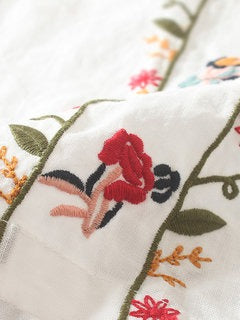 Floral Embroidery Round Neck Short Sleeves T-shirt