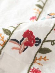 Floral Embroidery Round Neck Short Sleeves T-shirt